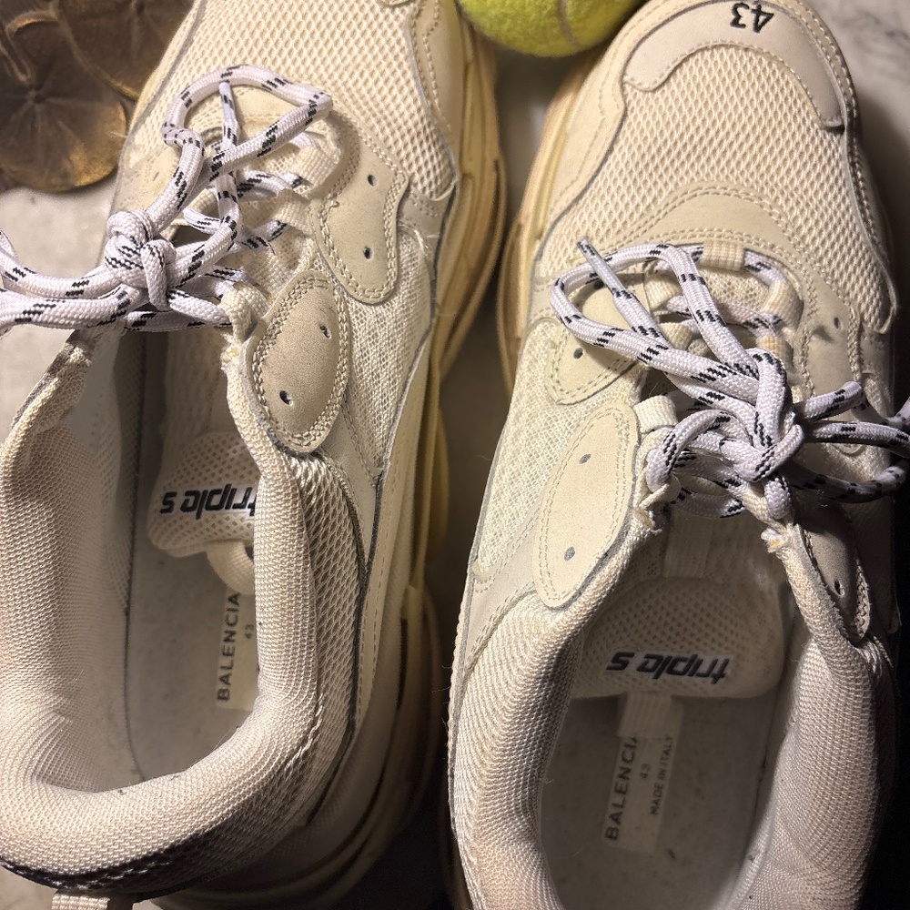 Balenciaga Triple S White Sneakers - Iconic Chunky Style - 43 - Picture 6 of 8